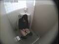 盗撮無修正動画で女子トイレでソワソワしながらオナニーをし始める女子！